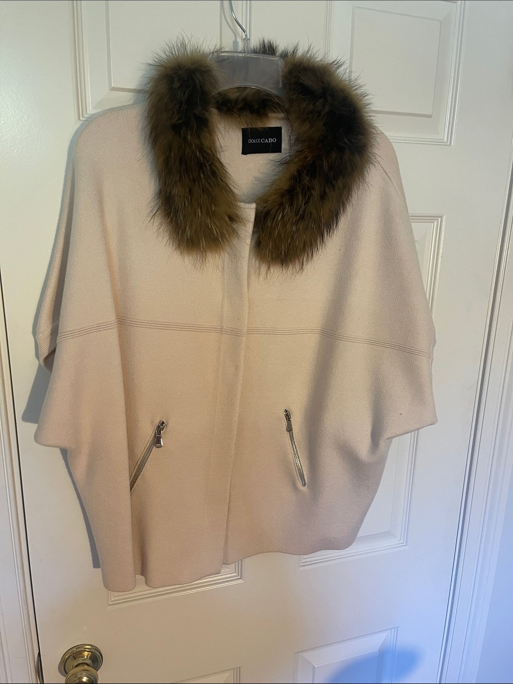 Fur collar sweater vest with snap closures